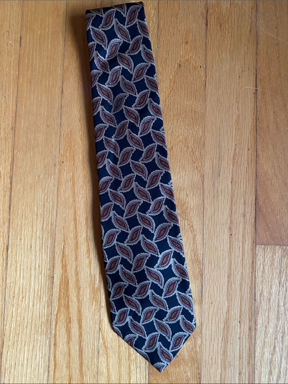 Vintage Silk Tie Bert Pulitzer 58” excellent Preowned condition Black Red Brown